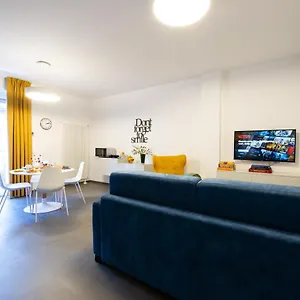 Apartment Peony - 13 Piazza Pio Xi, Rome