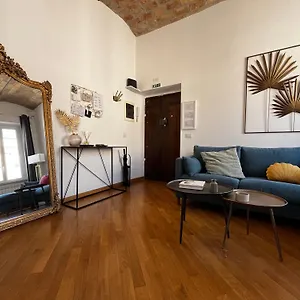 Apartment La Polveriera, Eleganti E Luminosi Vicino Al Colosseo, Rome